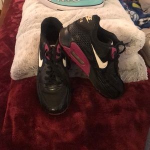 Black n purple tennis shoes